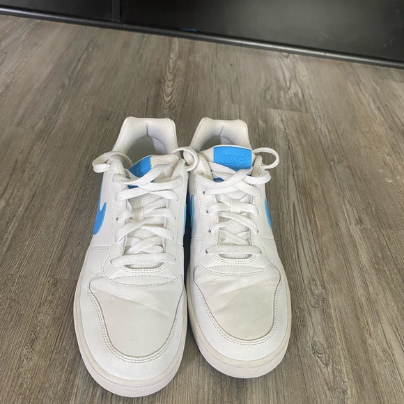 Nike shoes - Picture 4 of 4